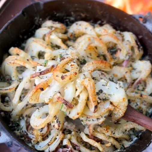 Campfire Comfort: Cheesy Au Gratin Potatoes with a Twist