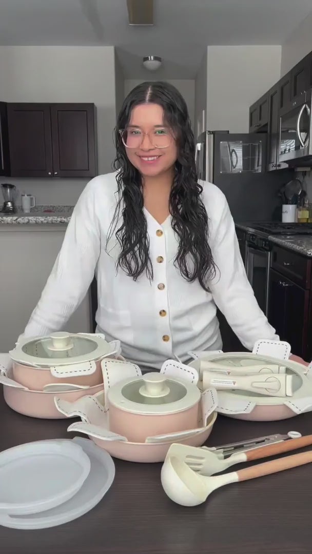 Influencer showcasing Chef Power detachable handle cookware