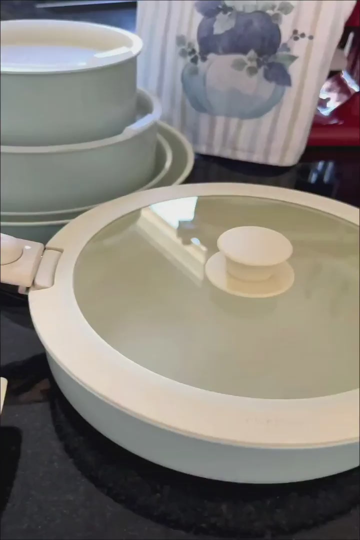 UGC kitchen video featuring detachable handle pots and pans